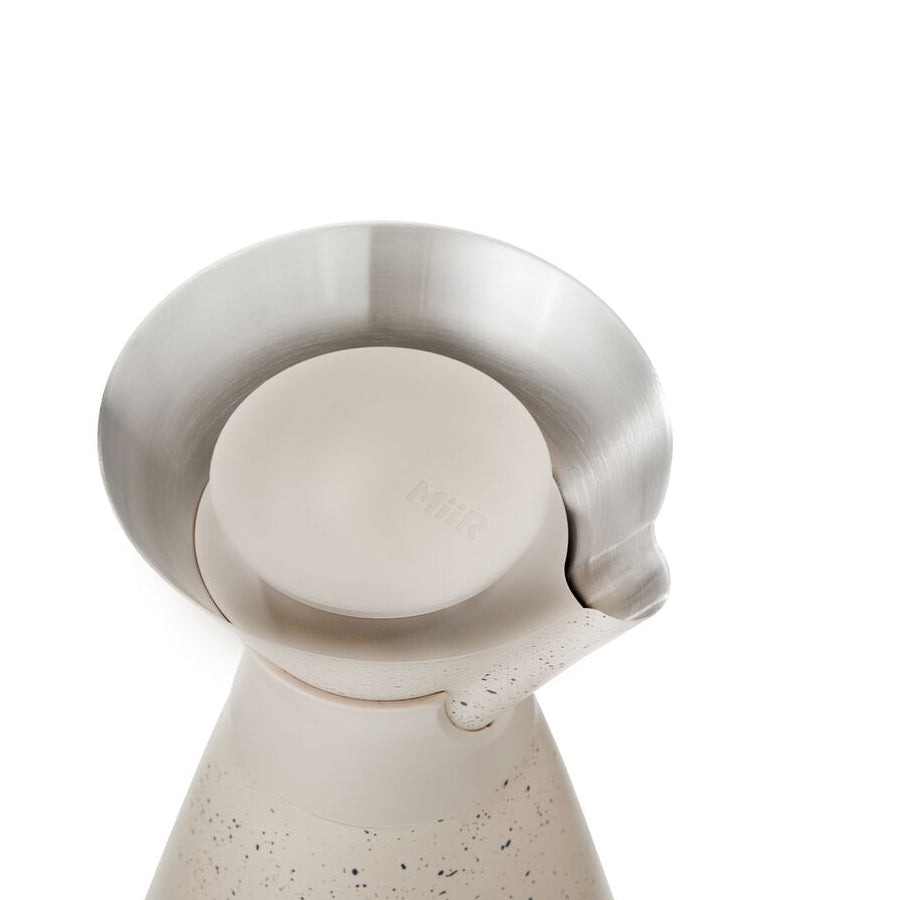 new-standard-carafe-q0 WebPDP-33oz_New_Standard_Carafe_Desert_Tan_Speckle_Studio__CAR1SVOS224_45_Lid_On.jpg