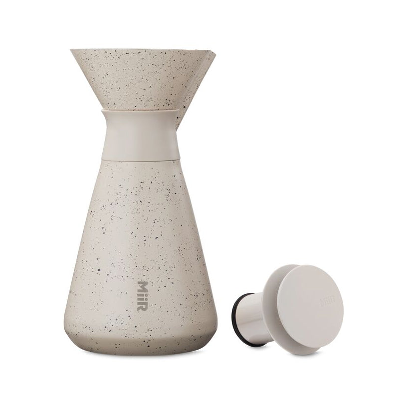 new-standard-carafe-q0 WebPDP-33oz_New_Standard_Carafe_Desert_Tan_Speckle_Studio__CAR1SVOS224_Front_Lid_Staged.jpg