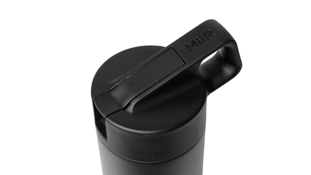 straw-bottle-d5 WebPDP-Straw_Lid_2_Black_Studio_0221_45deg_Closed__WMB1SL20002.jpg